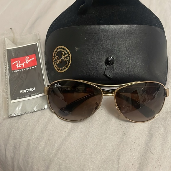 Ray-Ban Accessories - Authentic ray ban sunglasses . Used.